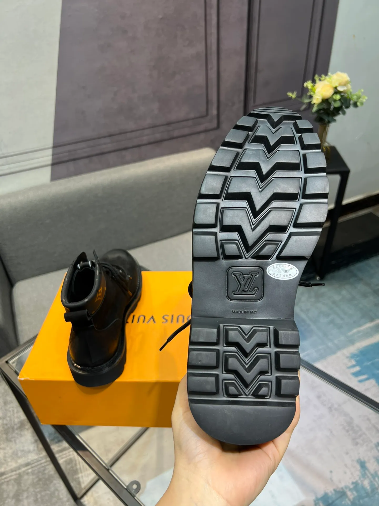 Men's shoes 💰900 L Home - the latest LV men's business casual boots, luxury and nobility are a must, all made of imported original first-layer cowhide, just to create a more comfortable wearing experience, ➕top imported water-dyed full cow lining, original high wear-resistant outsole! 👏👏 Size: Male 39-44; (38 45 46 customized)